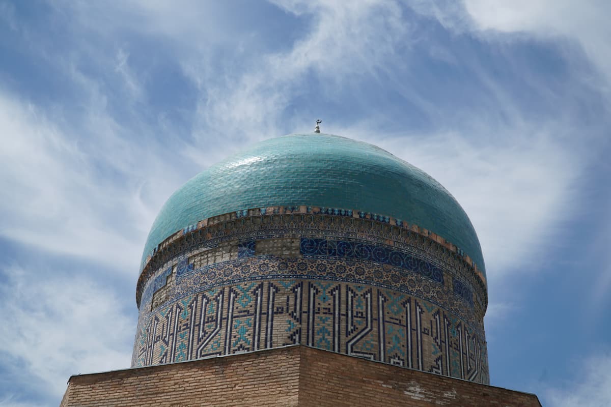 Türkistan’daki Rabia Sultan Begüm Türbesi’nin dilimli turkuaz kubbesi